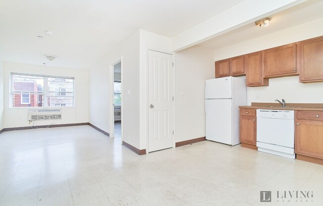 2462 BELMONT AVE