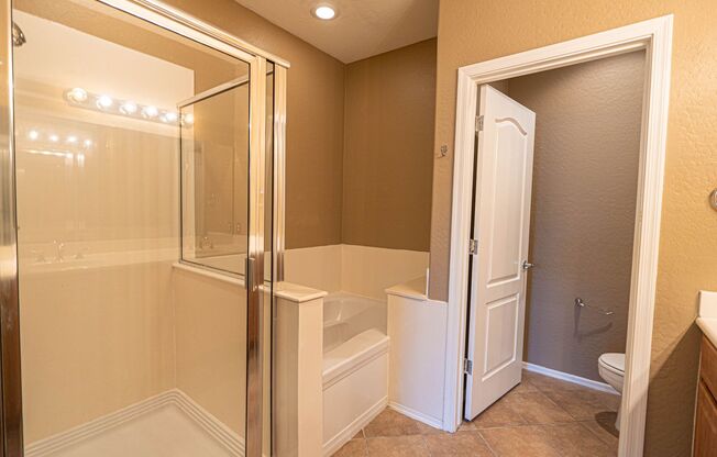 3 beds, 2 baths, $2,200, Unit # 2086