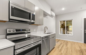 7150 N GREENWICH AVE