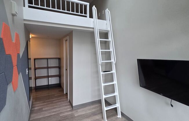 Studio, 1 bath, 172 sqft, $1,300, Unit B7
