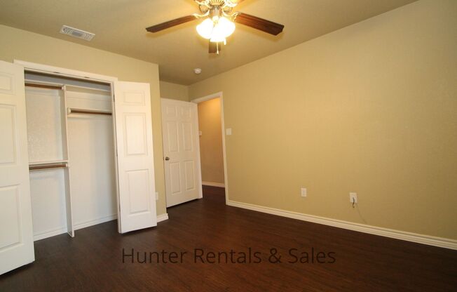 3 beds, 3 baths, $1,300, Unit Unit A