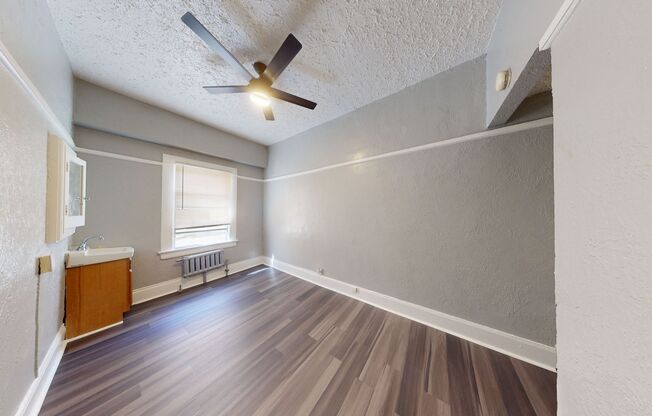 Studio, 1 bath, 146 sqft, $950, Unit 11