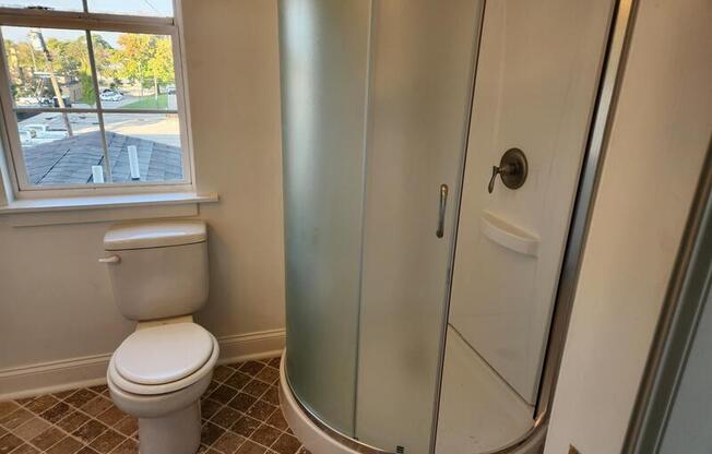 1048 1/2 HIGH ST