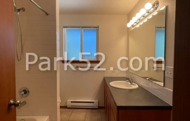 2 beds, 1 bath, $1,695