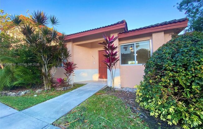 611 NW 208TH CIR PEMBROKE PINES, FL 33029