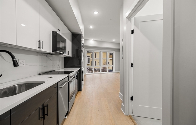 872 BROADWAY