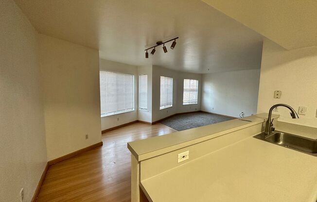 260 - 1317 Russell Way