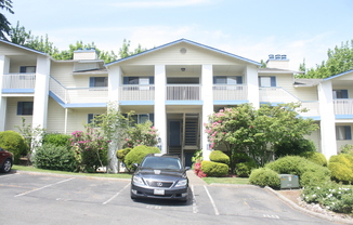 Top floor, 2drm, 2 full bath, open floor plan, pool, water, sewer, garbage included in rent