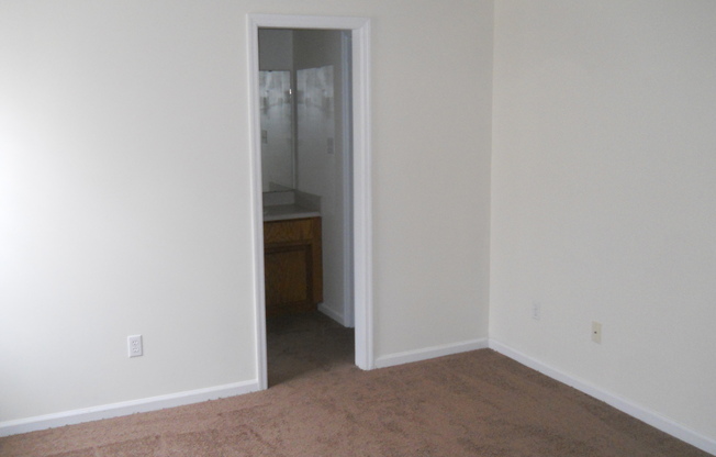 3 beds, 2 baths, $1,250