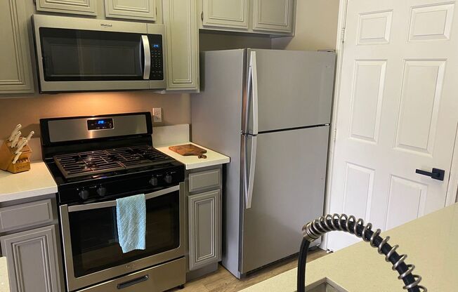 Guard Gated, Lovely 2-Bedroom, 2-Bathroom at Vistana Condos in the Southwest