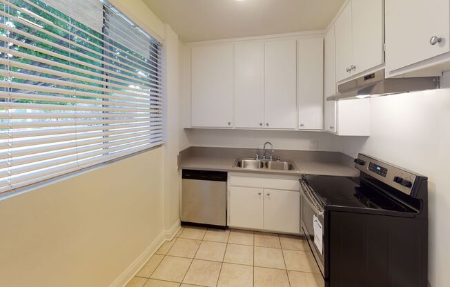 Studio, 1 bath, 450 sqft, $1,895