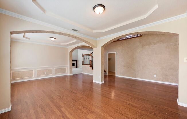 Grand Mansfield Home with newly renovated Kitchen