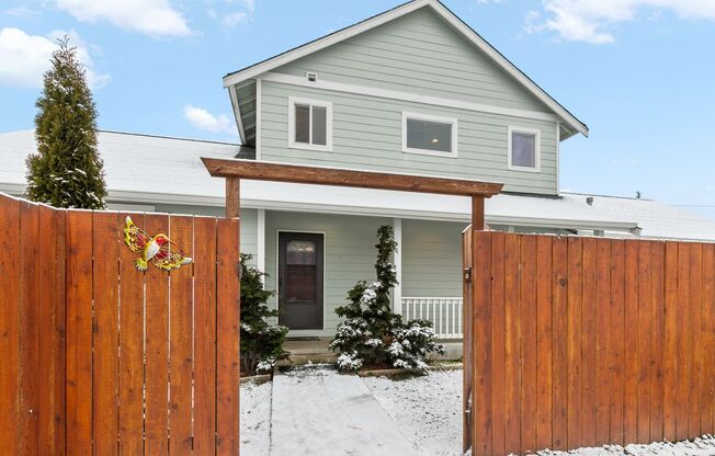 3 bedroom 2.5 bath Home in beautiful Blaine!