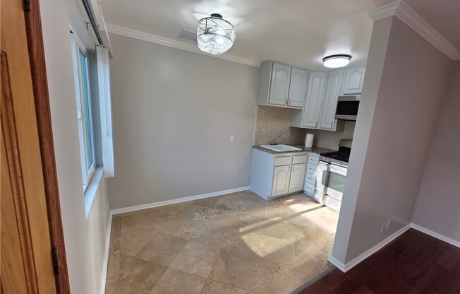 208 W 90 ST