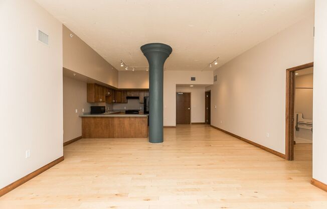 2 beds, 1 bath, 1,288 sqft, $1,100, Unit Cornerstone Place - 506