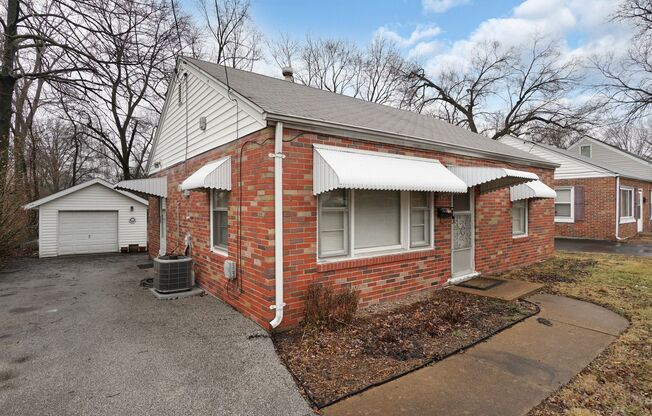 1045 N New Florissant Rd, Florissant, MO 63031 – Move-In Ready & Pet-Friendly!