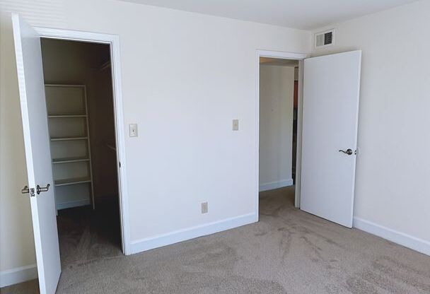 1 bed, 1 bath, 779 sqft, $1,600, Unit 902 #2D