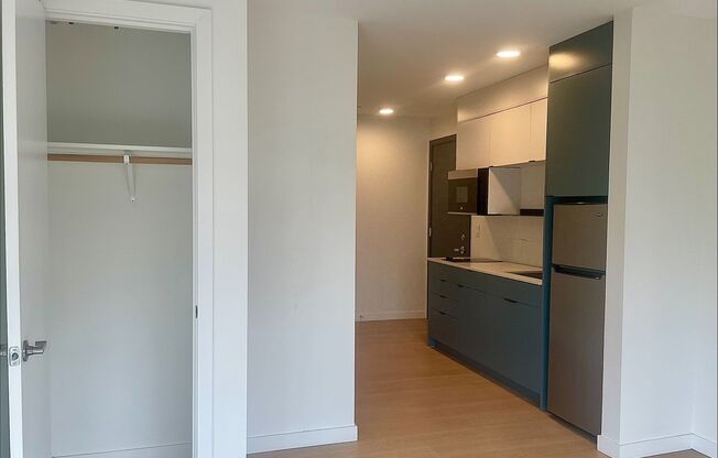 Studio, 1 bath, 241 sqft, $1,650, Unit 403