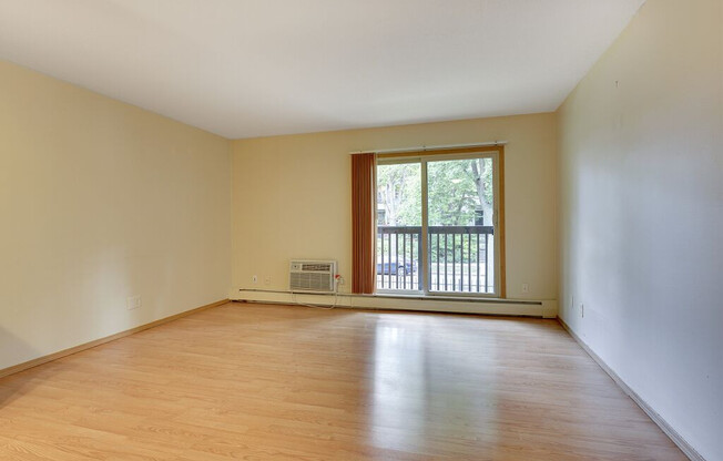1 bed, 1 bath, 605 sqft, $1,150, Unit 314r