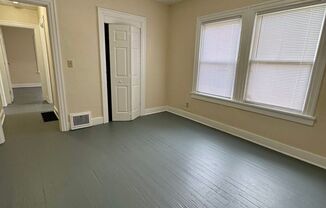 4 beds, 1 bath, $1,295