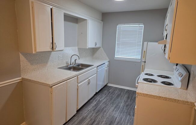 2 beds, 1.5 baths, 925 sqft, $800