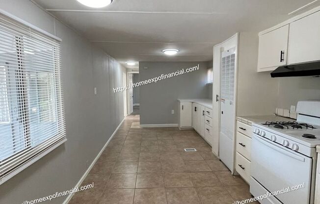 2 beds, 1 bath, $1,595