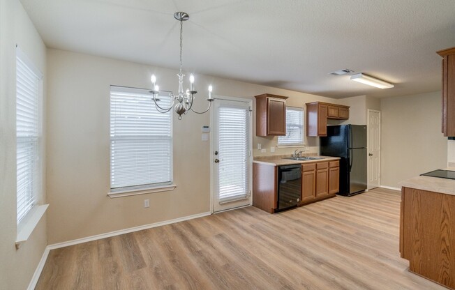 1504 BIG THICKET DR