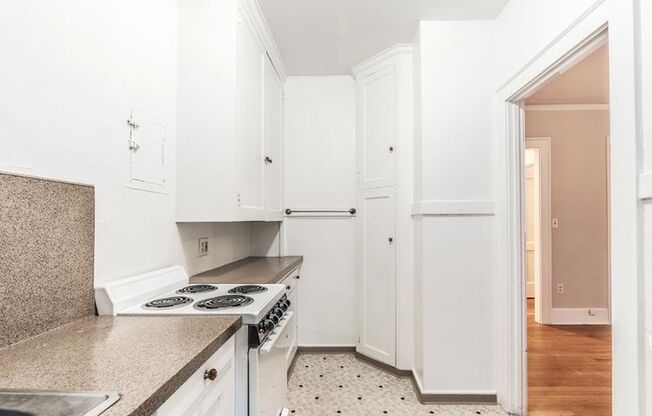 Studio, 1 bath, 400 sqft, $1,350, Unit 01 - 317