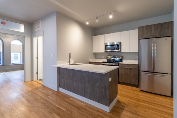 2 beds, 1 bath, 877 sqft, $2,600, Unit 201