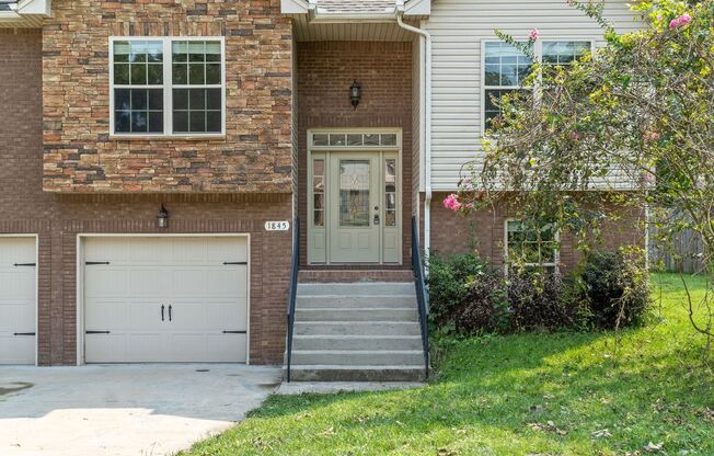 Pet Friendly Four Bedroom with Basement!