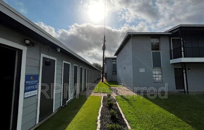 427 HOLLYVALE DR