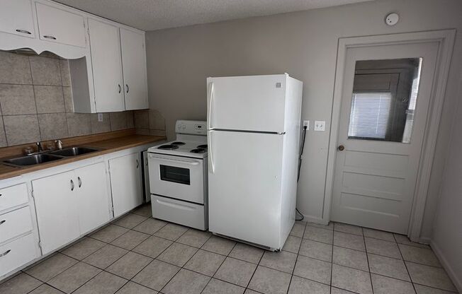 $1250 - 3 bed 1.5 bath - Single Family Home located in the McCormick Neighborhood