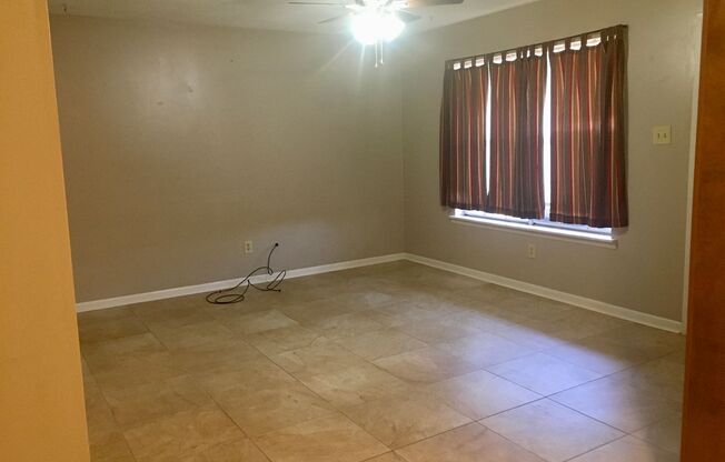 3 beds, 1 bath, $995