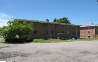 740 Edgemont Blvd Lansing, MI 48917