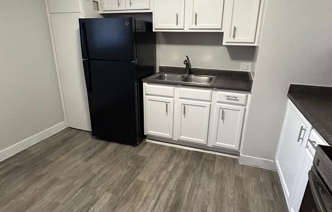 2 beds, 1 bath, 810 sqft, $1,195, Unit 75