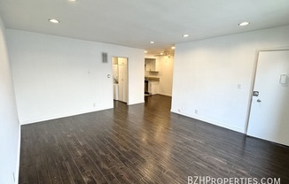 807 N ALFRED ST
