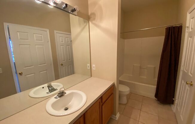 3 beds, 2 baths, $1,699, Unit # 229