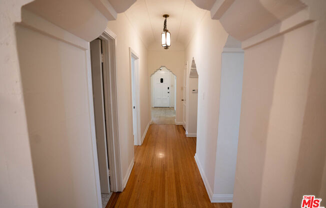 1210 S La Jolla Ave