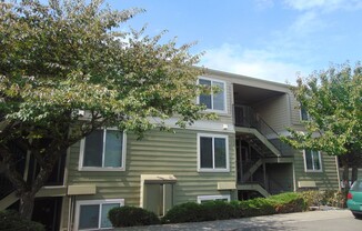 Immaculate 2BR/1BA Condo, Great Location!