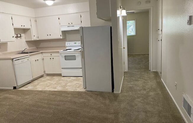 2 beds, 1 bath, 700 sqft, $1,379, Unit 5B