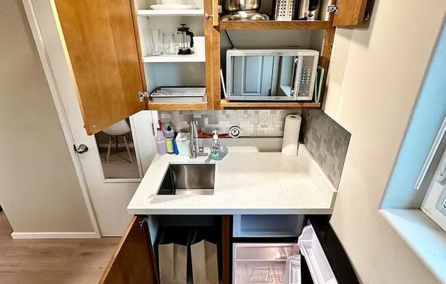 Studio, 1 bath, 200 sqft, $825