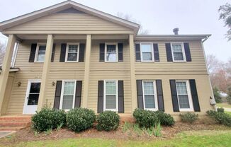 Charming 2 bedroom 1 bath duplex on Park Rd