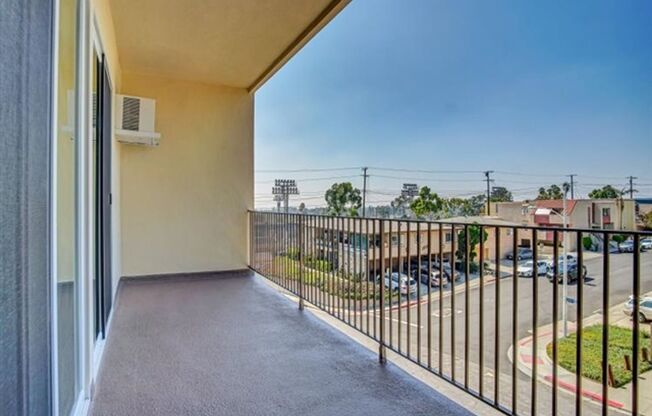 2 beds, 1 bath, 800 sqft, $2,295, Unit B