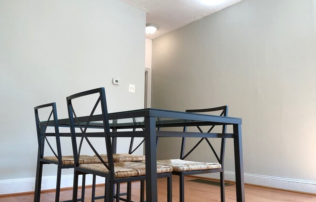Lovely 2-Bedroom Townhouse in Historic Germantown! Available mid-August!