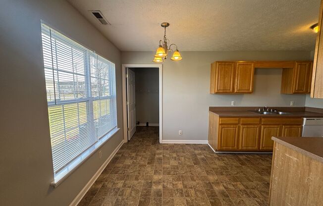 2 beds, 1 bath, 730 sqft, $775, Unit B10