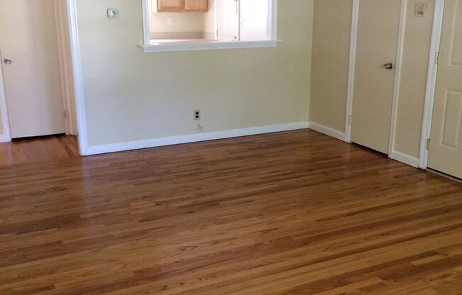 2 beds, 1 bath, $1,895, Unit SQ-189-3