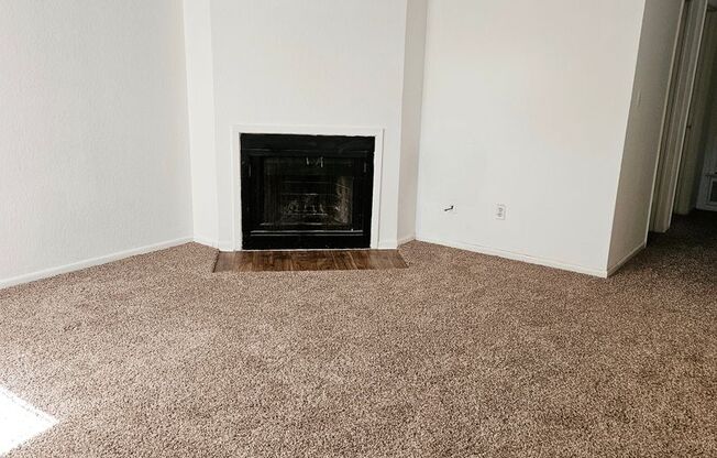 2 beds, 1 bath, 902 sqft, $795