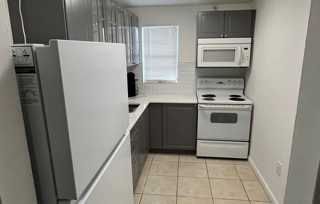 1 bed, 1.5 baths, 805 sqft, $2,450