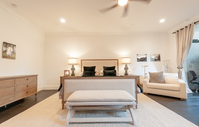 143 N Arnaz Dr