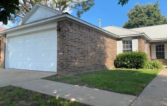 Cute 3 Bedroom Duplex convenient to I-49!